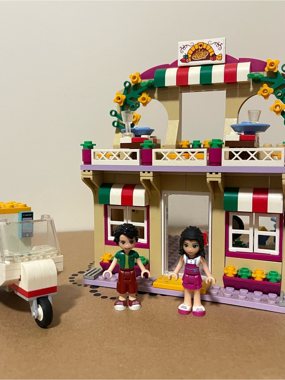 LEGO Friends Heartlake City Pizzeria 41311 Near Complete w/ Minifigures - Read